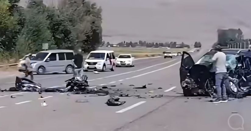 Van'da iki hafif ticari araç kafa kafaya çarpıştı: 2 ölü, 9 yaralı