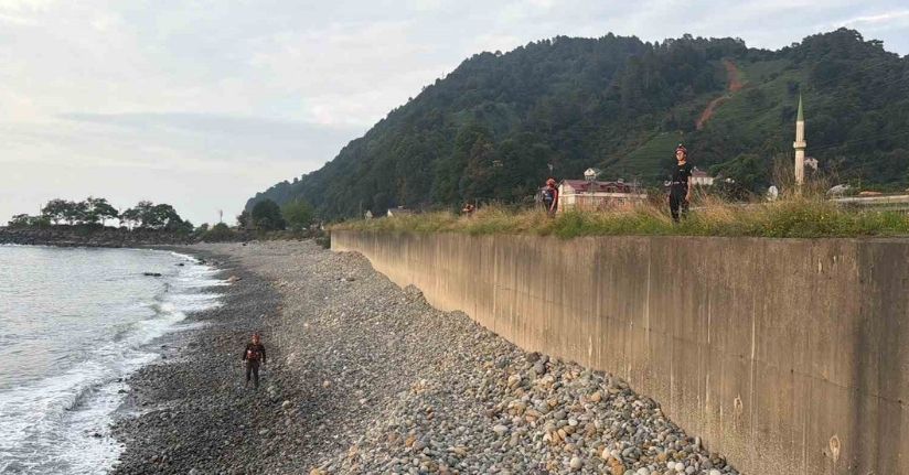 Rize’de kaybolan 10 yaşındaki Ali Kerem için Artvin sahilinde arama başlatıldı