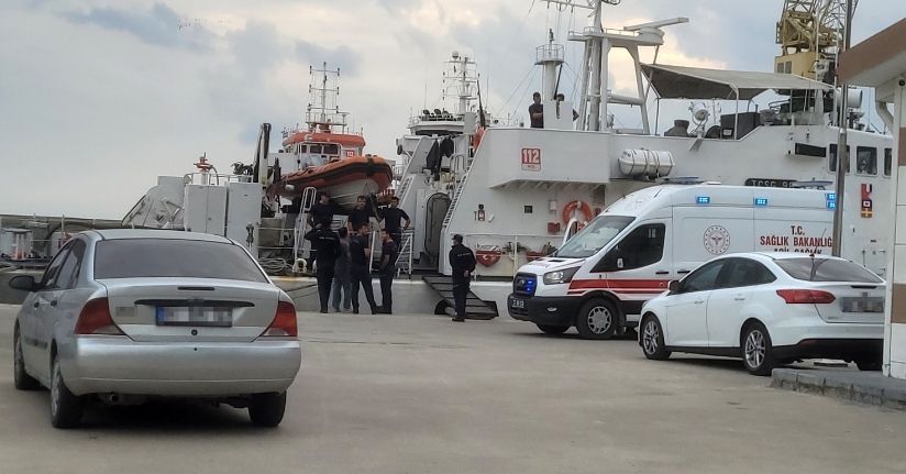 Karadeniz'de su alan gemi batma tehlikesi geçirdi, 13 mürettebat tahliye edildi