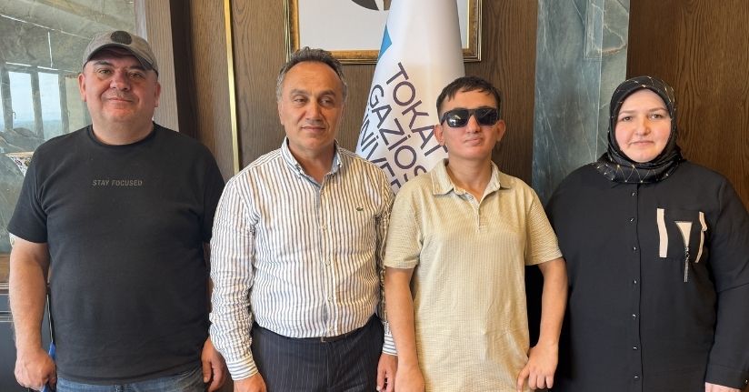 Türkiye 378’incisi olan görme engelli Taha, özel eğitim öğretmenliğini seçti