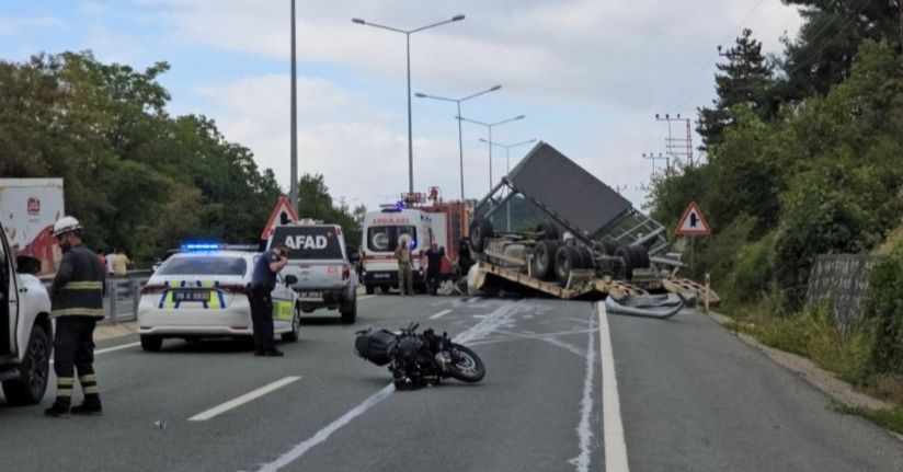 Karabük-Bartın yolunda feci kaza: Tır devrildi, 2 kişi hayatını kaybetti