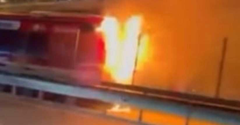 Kağıthane’de metrobüs alevlere teslim oldu, yolcular tahliye edildi
