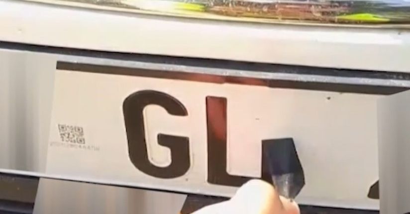 Plakada bant ile yapılan harf değişikliğine 140 bin TL ceza, 30 gün trafikten men